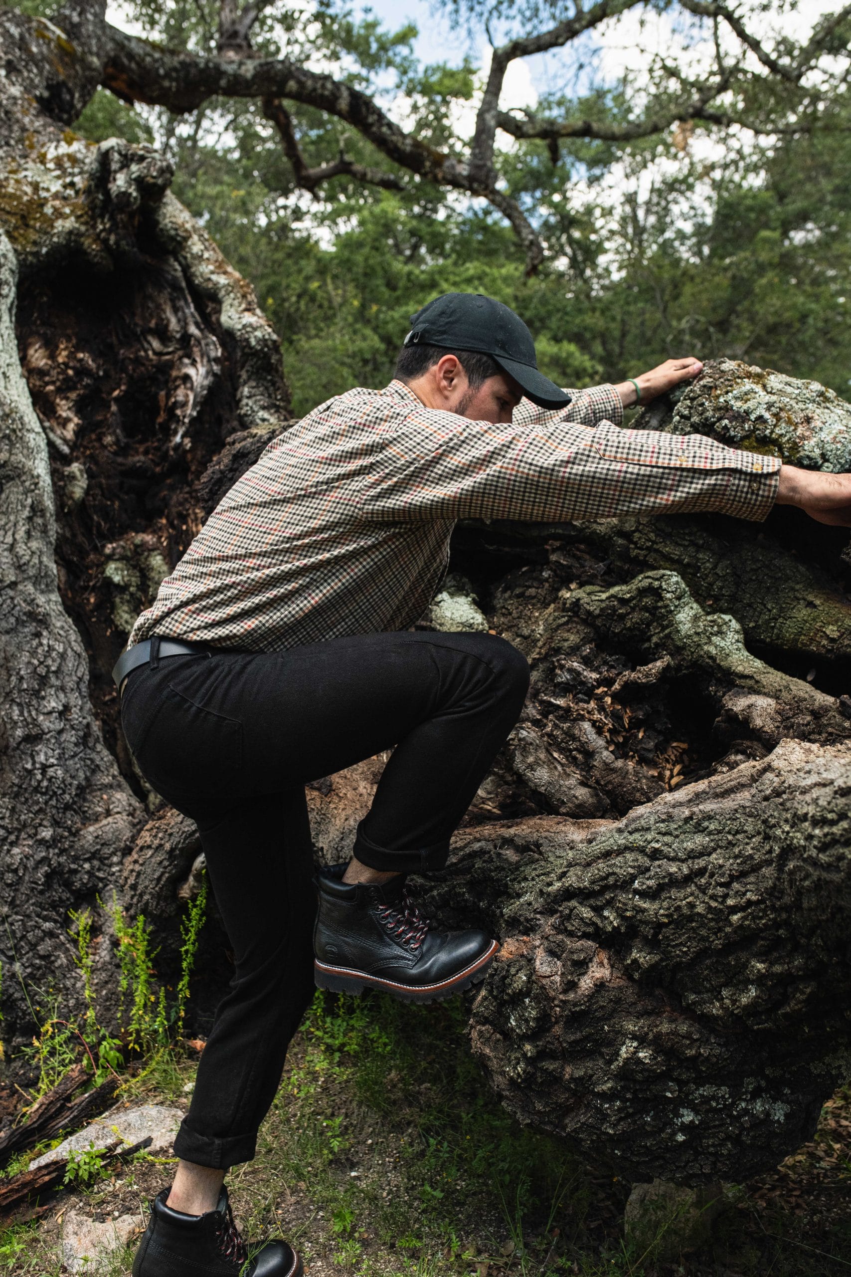 Bota Haiker Extra Ligero Montana Negro Estilo 2415